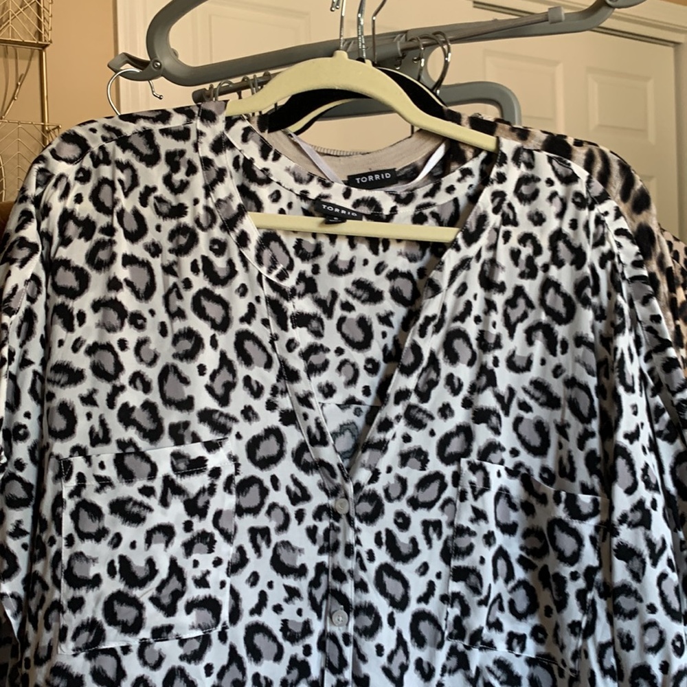 Torrid Size 6. Button Front Cap Sleeve Challis - image 7